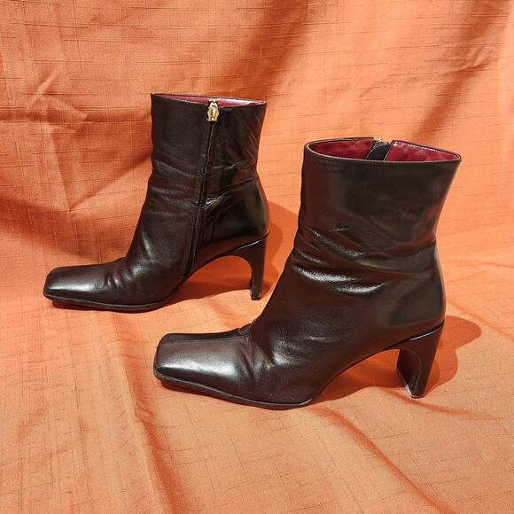 Enzo Angiolini Black Leather Heeled Womens Ankle Booties Boots size 6.5 M Sleek - Picture 3 of 12